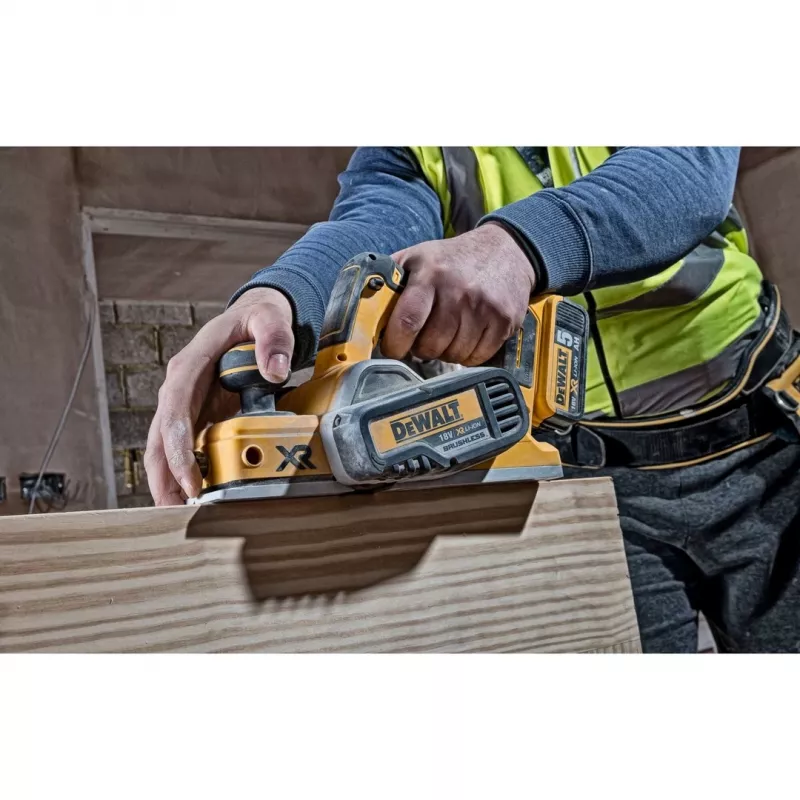 Hand planer DeWALT DCP580N-XJ — cordless Li-Ion, 82 mm planning width, 15,000 RPM, 2.5 kg