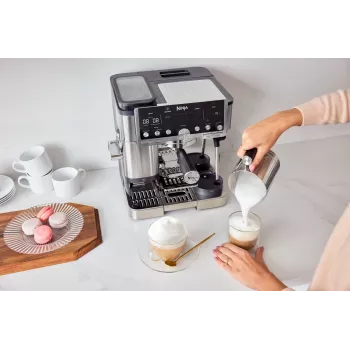Espresso machine Ninja ES701EU — semi-auto coffee/espresso, built-in grinder, 2 L water tank, 1650 W, 25 grinder settings, milk tank, 14 bar pump