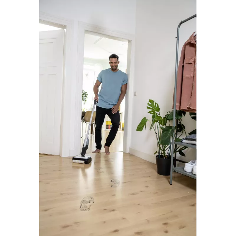 Electric broom Kärcher FC 2-4, battery 2.5 Ah, bagless, wet & dry cleaning, 70 m² per charge