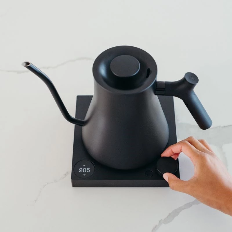 Electric kettle FELLOW 1L 1200W Matte Black — 0.9 L tank, adjustable 40–100°C, stainless steel filter and housing