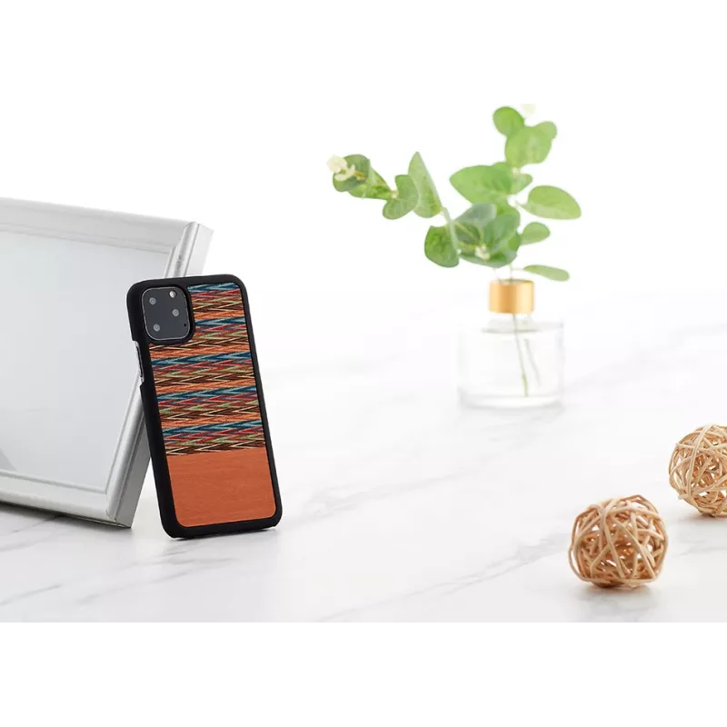Smartphone case man and wood for iPhone 11 Pro — brown check with black trim