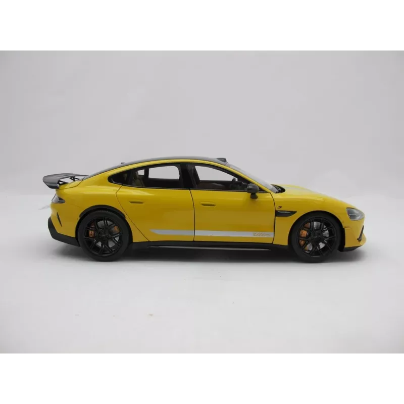 Classic car model Xiaomi BHR08KQGL preassembled 1:18 scale — 284×110×82.5 mm