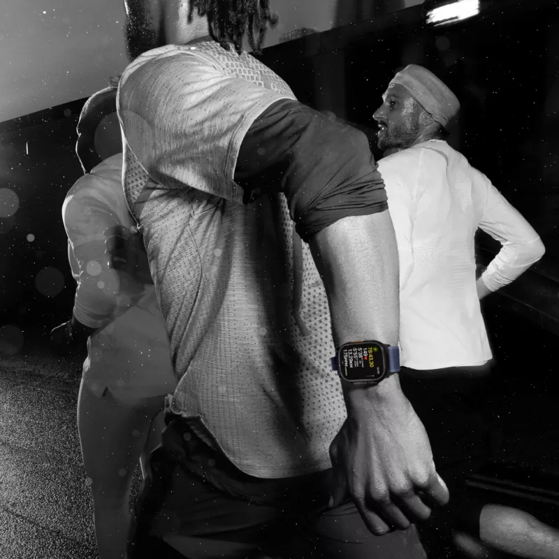 Apple Watch Ultra 2 Cell 49mm Black Titan Milanese Loop S