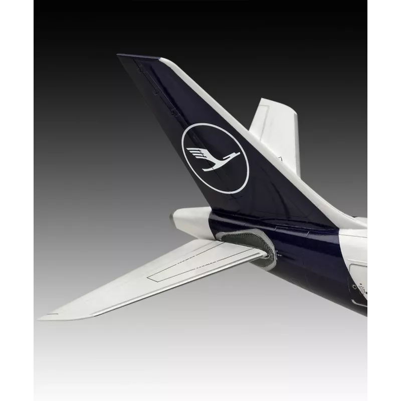Plastic model airplane REVELL Airbus A330-300 Lufthansa scale 1:144