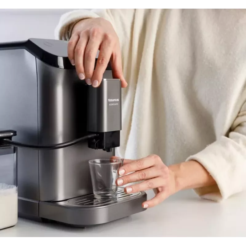 Espresso machine Taurus Accento Latte fully-automatic, built-in grinder, 1.5 L water tank, coffee beans input