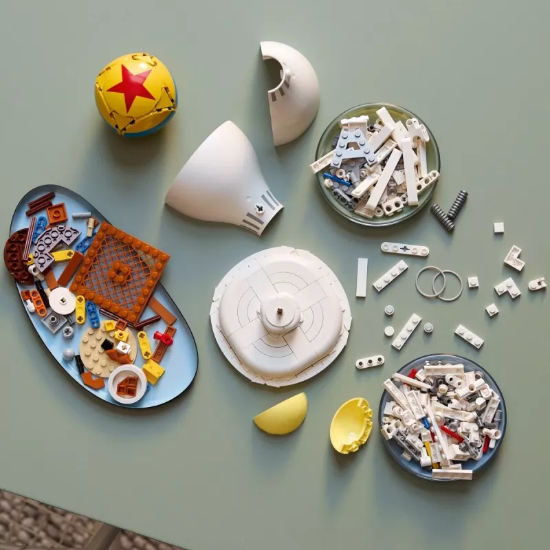 Construction toy LEGO Ideas model 21357 — Luxo Jr., 613 pieces, 290×140×110 mm