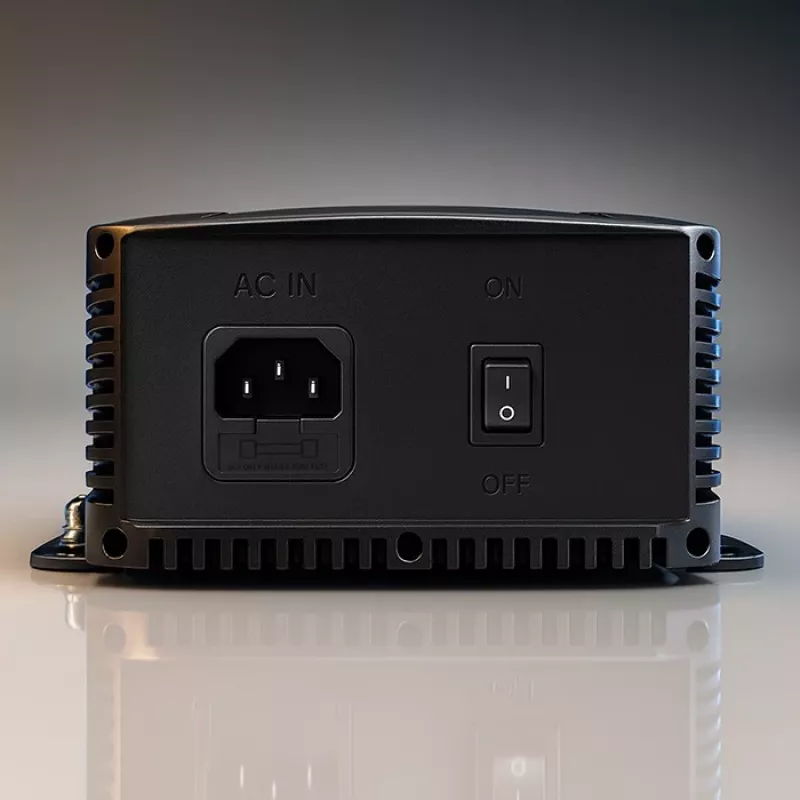 Qoltec 51952 Smart Monolith Battery Charger for LiFePO4/AGM/GEL/SLA, 10A, 24V