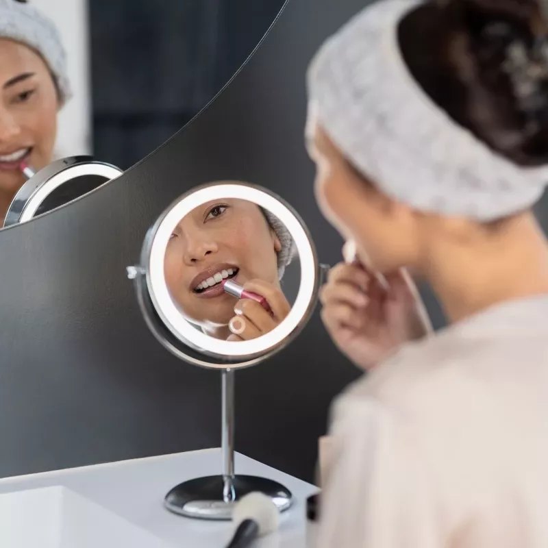 Freestanding makeup mirror Medisana CM 844 LED touch control, 7× magnification, built-in 1000 mAh battery, dimmable tricolor light