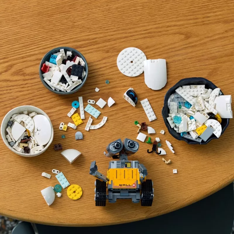 LEGO building set Disney Pixar WALL·E and EVE 43279 — 811 pieces, 130 mm height, for 18+