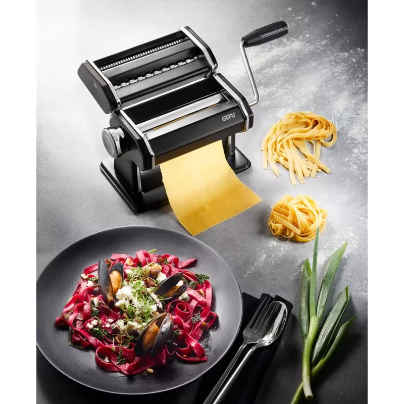 Manual pasta machine GEFU GF89426 — for lasagne, tagliatelle, tagliolini; stainless steel and plastic; 205×200×155 mm
