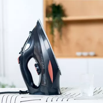 Steam iron Black+Decker BXIR3000E (3000W; black)