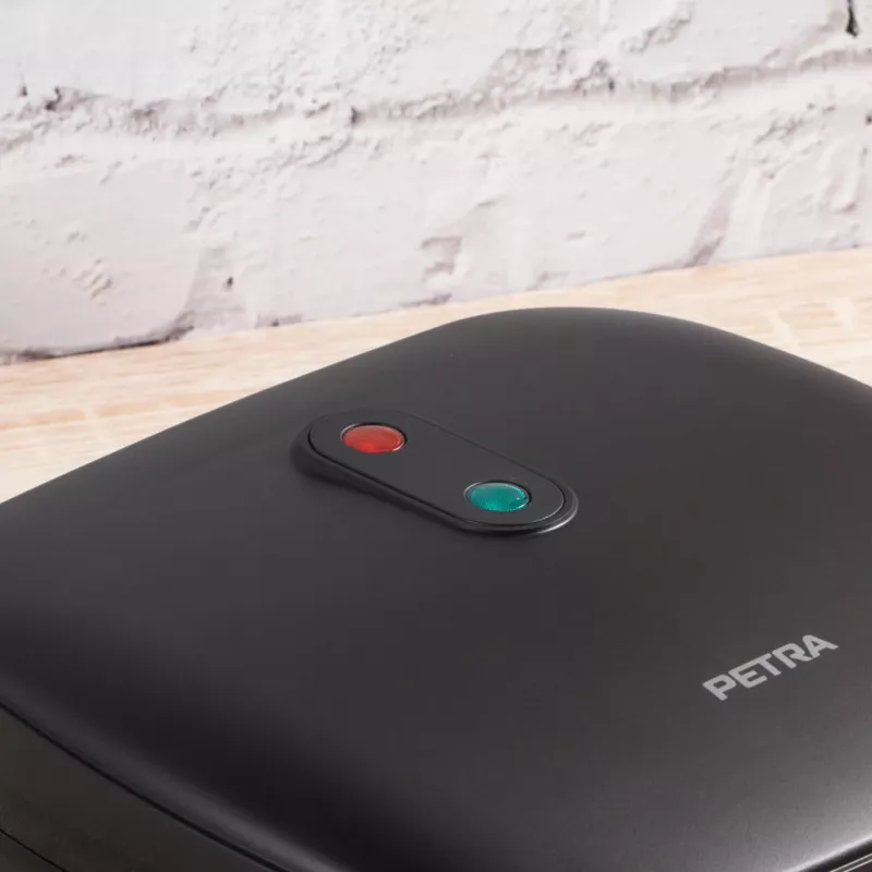 Electric grill Petra PT4366MBLKVDE black with non-stick surface and adjustable temperature