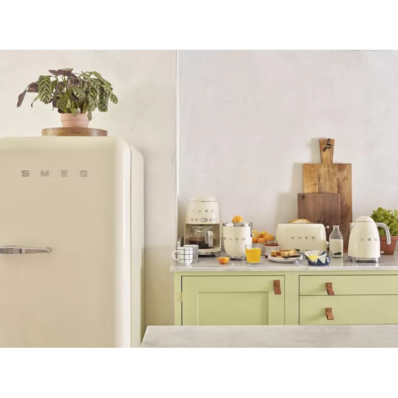 Electric kettle Smeg 1.7L 2400W Cream