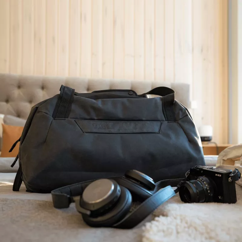 Thule | TAWD-135 Aion | Duffel Bag 35L | Bag | Black | Shoulder strap