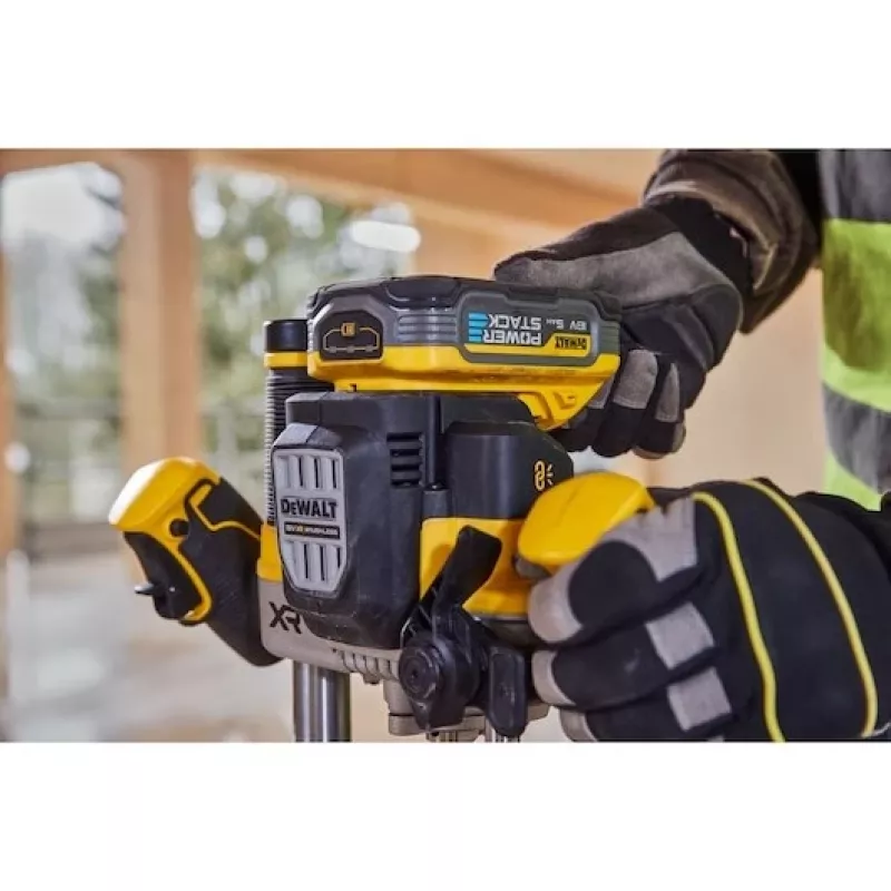 Plunge Router DeWalt DCW620NT-XJ, battery brushless, 18V, 1600W output, 11–23k RPM, 12.7mm collet, dust port, LED, 3.6kg, case