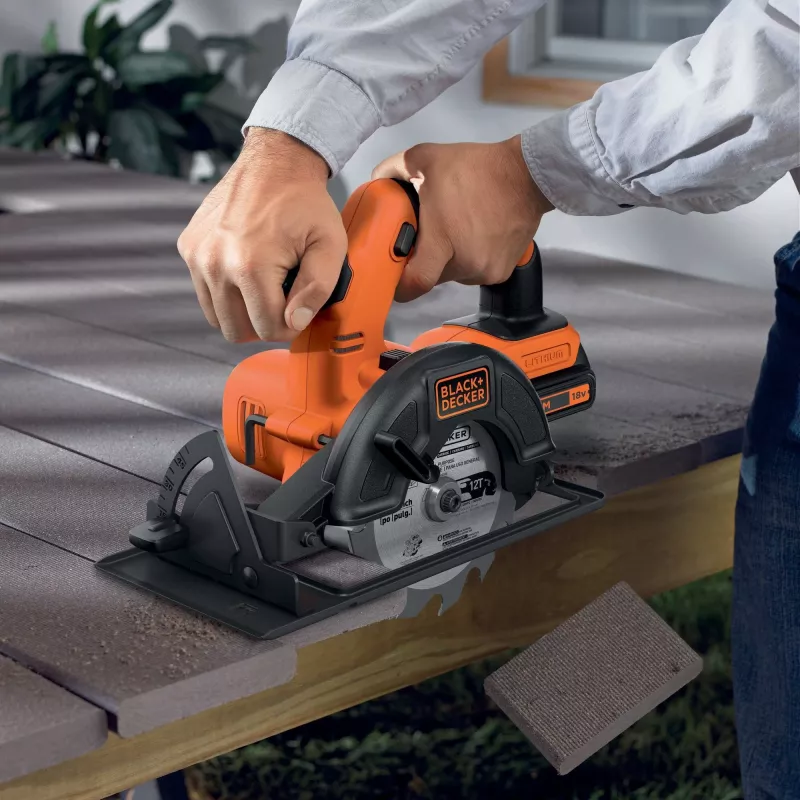 Black & Decker BDCCS18N-XJ 18V cordless circular saw
