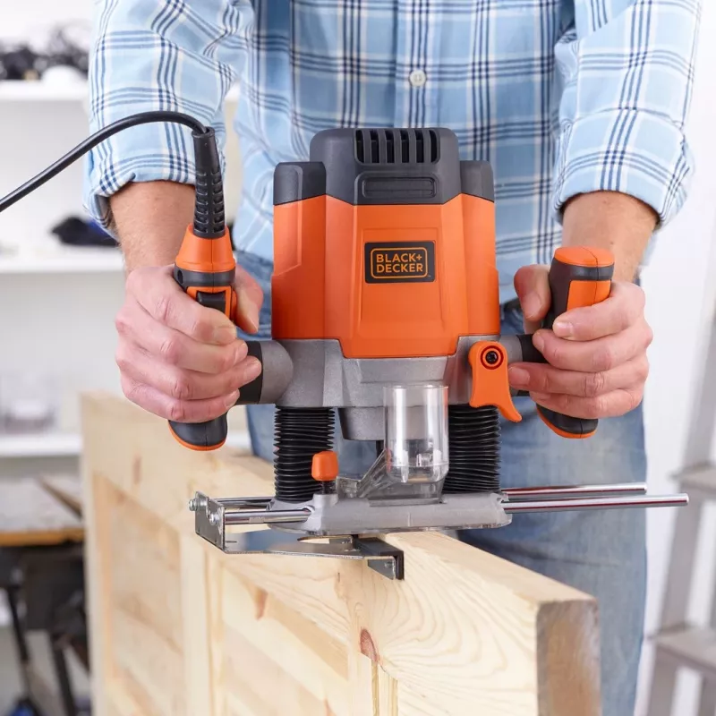 Router/Trimmer Black & Decker KW1200EKA-QS — compact router with adjustable depth settings, ergonomic design