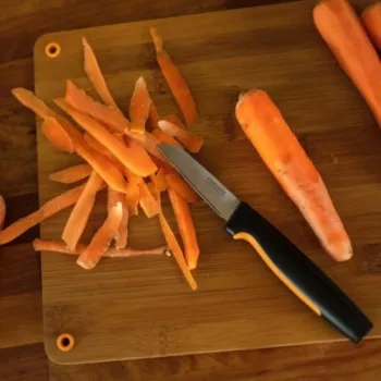 Peeling knife Fiskars Functional Form 1057544