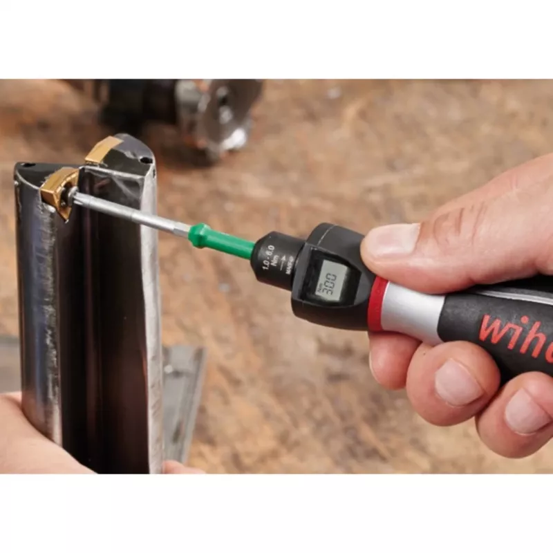 Manual multi-bit torque screwdriver Wiha 36888 — width 40 mm, length 134 mm, weight 373 g
