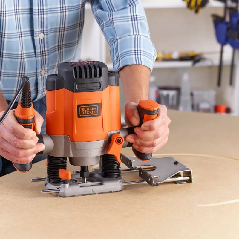 Router/Trimmer Black & Decker KW1200EKA-QS — compact router with adjustable depth settings, ergonomic design