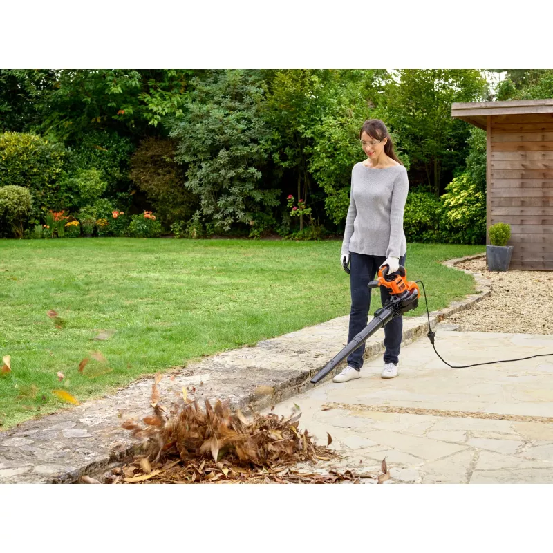 Backpack blower Black & Decker BEBLV301-QS — 3000 W, airspeed 206–404 km/h, 72 L bag, 6 kg