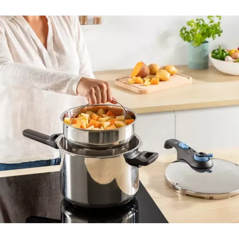 Pressure cooker Tefal SECURE TRENDY 6L with stainless steel steaming basket, induction compatible