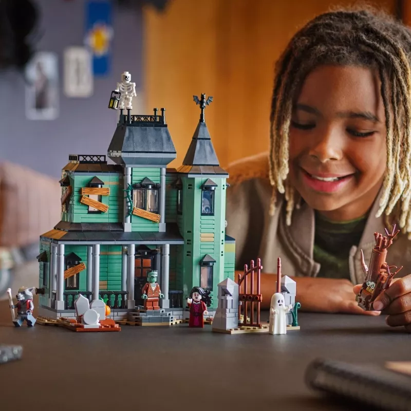 Construction toy LEGO Creator 3-in-1 Haunted House model 31167 — 736 pieces, 3 builds, 5 minifigures