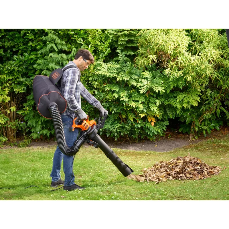 Backpack blower Black & Decker BEBLV301-QS — 3000 W, airspeed 206–404 km/h, 72 L bag, 6 kg