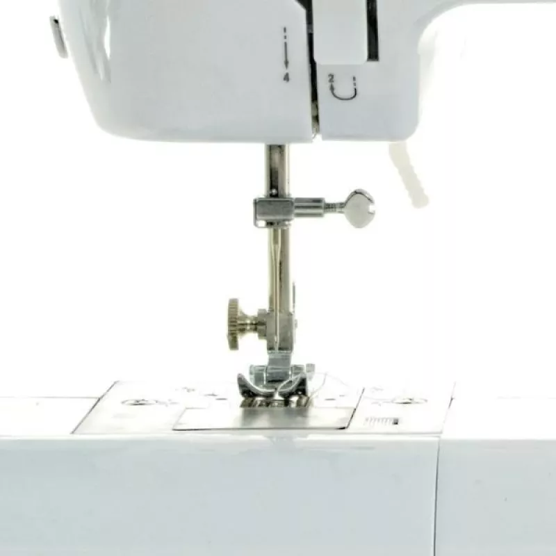 Mechanical sewing machine Lucznik Lena 2019 — basic mechanical model, 16 programs, 24 W, free arm, 4-step buttonhole