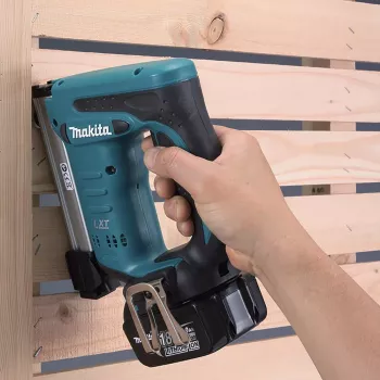 Makita DST221Z nailer/staple guns Staple gun Battery