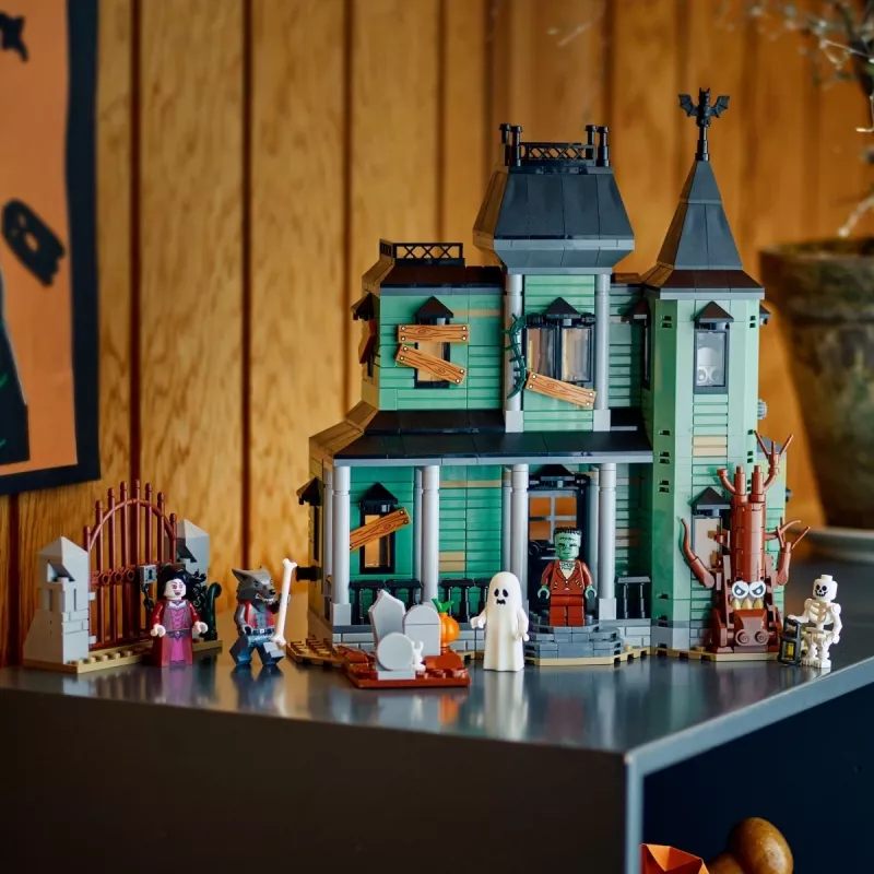 Construction toy LEGO Creator 3-in-1 Haunted House model 31167 — 736 pieces, 3 builds, 5 minifigures