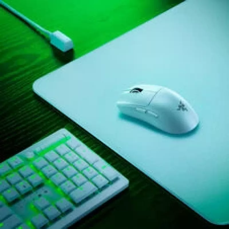 Gaming mouse and mousepad bundle Razer Viper V3 Pro + Gigantus M — white