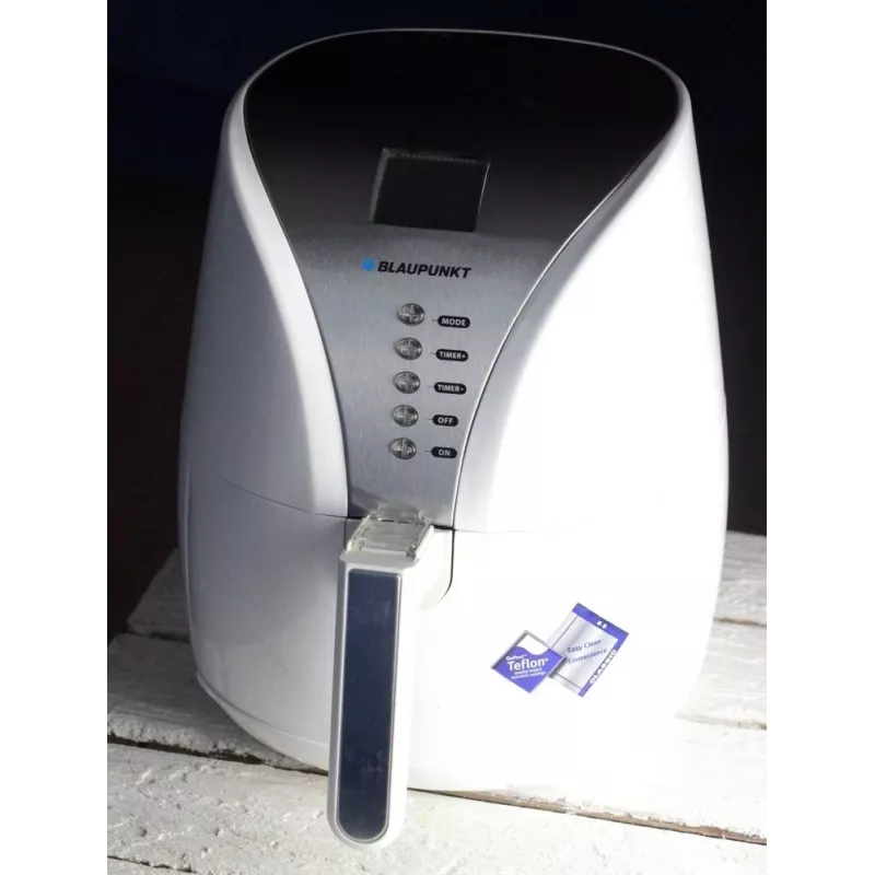 Deep fryer BLAUPUNKT AFD601 — 4 L, 1,500 W, 150–200°C, LED display, touch controls