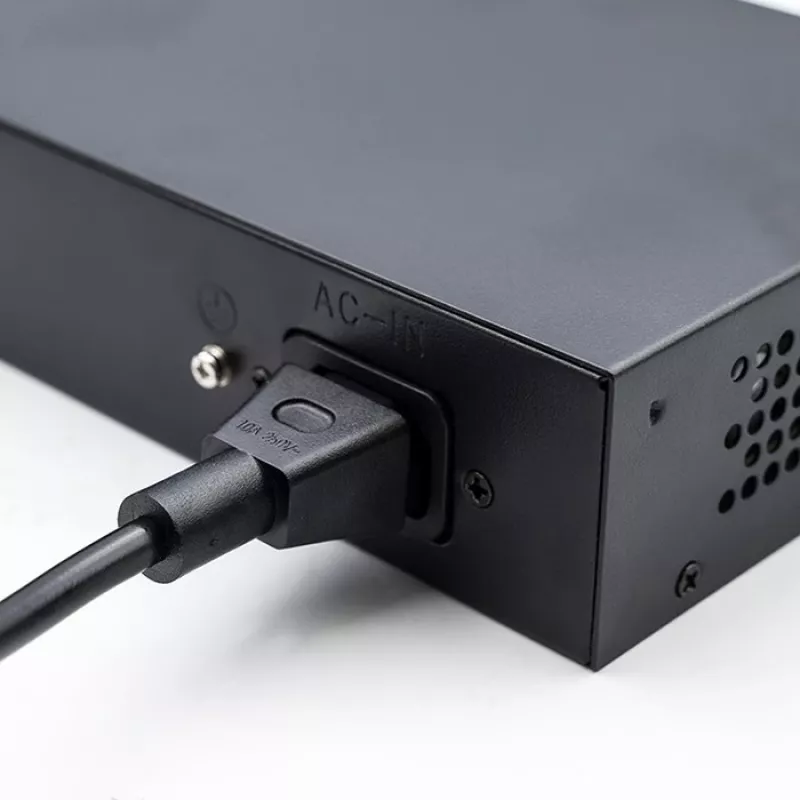 Ethernet Switch QOLTEC 52297 PoE RJ45 with PoE Uplink and SFP port