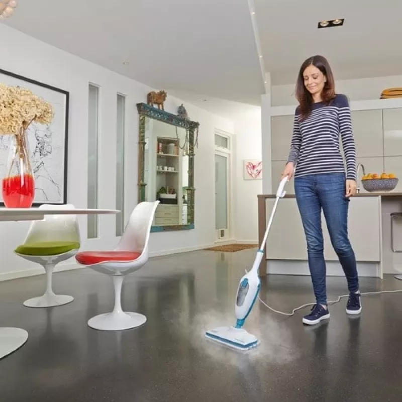 Steam cleaner Black & Decker FSMH13E10 — 1300 W, 120°C, 1.75 kg, 15 min runtime, 4.8 m cord, 9 accessories