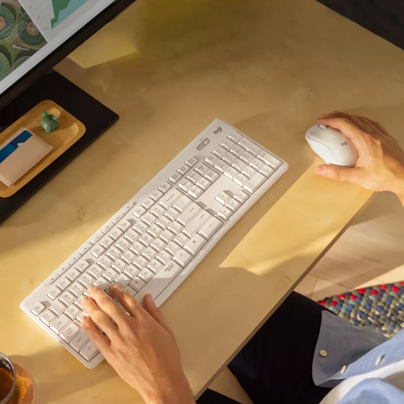 Logitech MK295 Silent Keyboard & Mouse Set, White, Wireless via USB-Receiver, Swiss, 920-009872