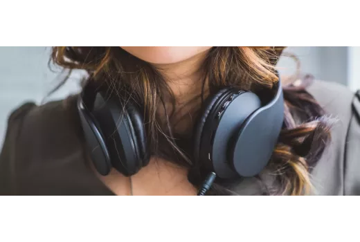 Office Headsets Compared: Wired vs Wireless and Noise Cancelling That Actually Helps on Calls
