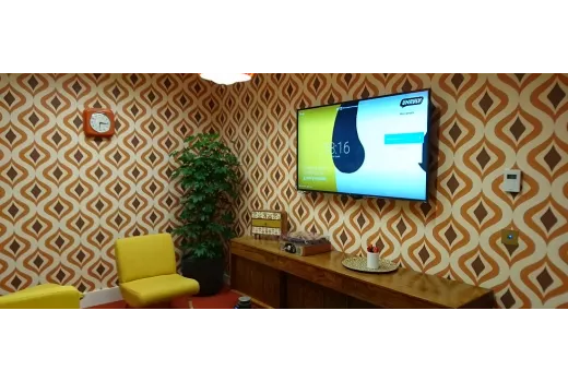Meeting Room Screens: Projector or Large-Format Display?