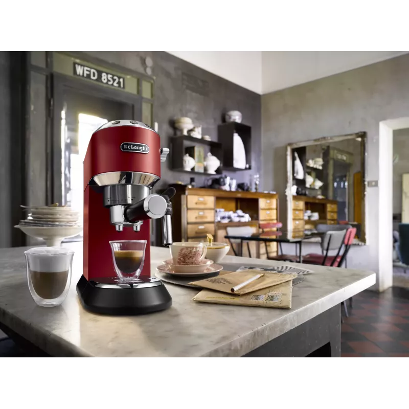 Espresso machine DeLonghi EC685.R 1.1 L, 15 bar, semi-auto, steam pipe, 2-cup capacity