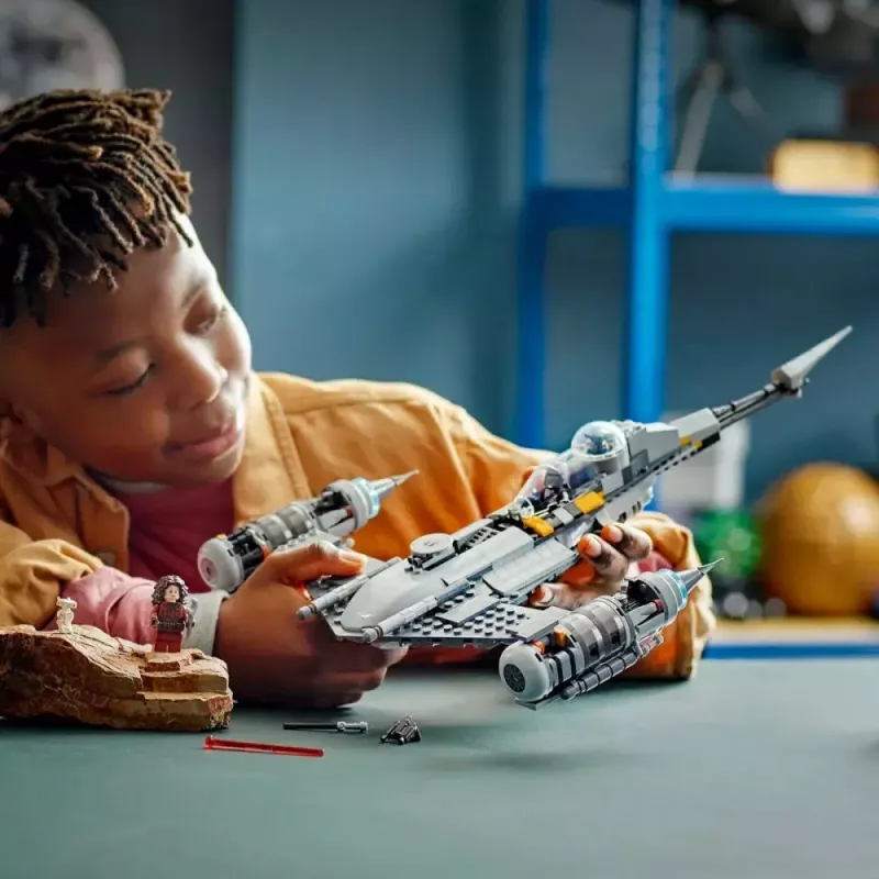 Construction toy LEGO Star Wars N-1 Starfighter with The Child (Baby Yoda) figure 75325