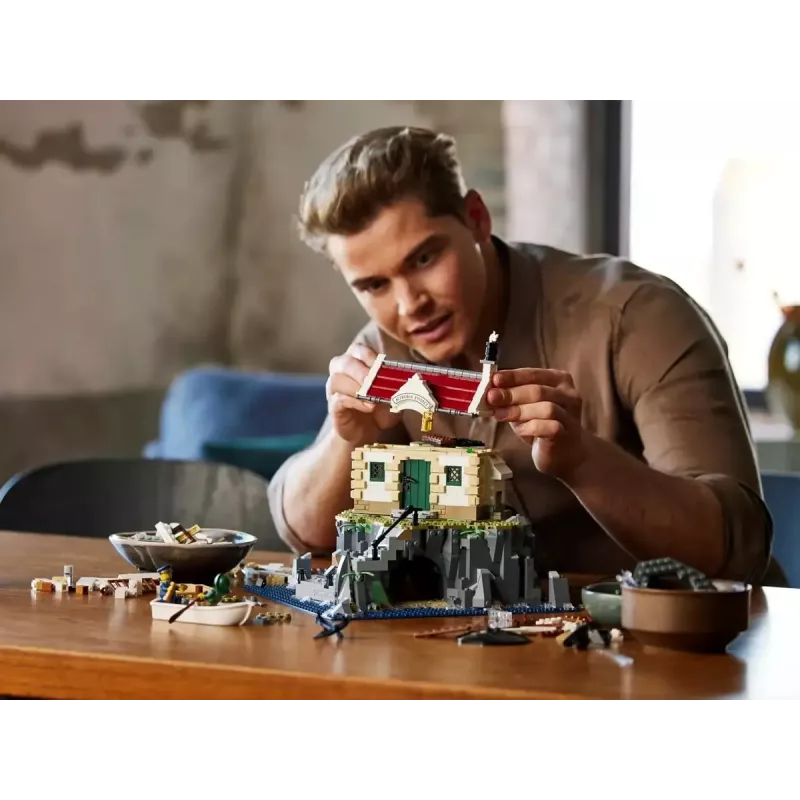 LEGO Ideas Motorized Lighthouse 21335 — 2,065 pieces, motorized rotating light, 18+
