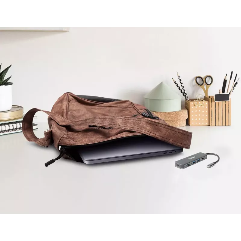 D-Link 6-in-1 USB-C Hub with HDMI/Card Reader/Power Delivery