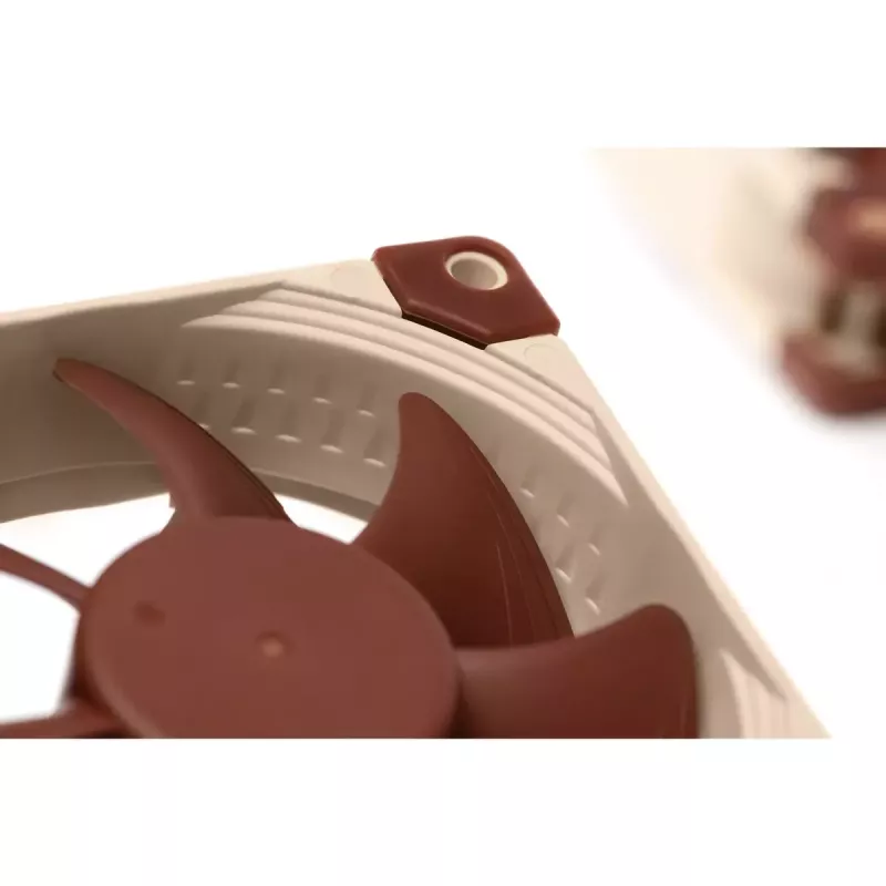 Case fan Noctua NF-A8 PWM — 80 mm, 12 V, 450–2200 RPM, 55.5 m³/h, 17.7 dB, MTBF 150000 h
