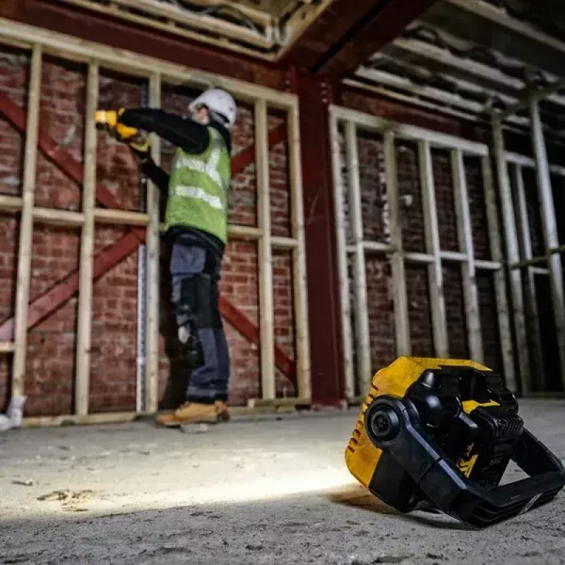 Freestanding work light DeWalt DCL077-XJ, 2000 lm, IP54, cordless (battery sold separately)