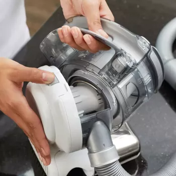 Handheld vacuum Black & Decker PD1820L-QW — 18V Li‑Ion, 1.5Ah, 0.56L bagless, 15 min runtime