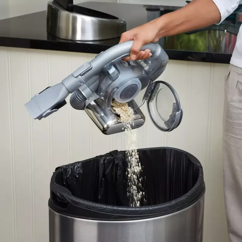 Handheld vacuum Black & Decker PD1820L-QW — 18V Li‑Ion, 1.5Ah, 0.56L bagless, 15 min runtime