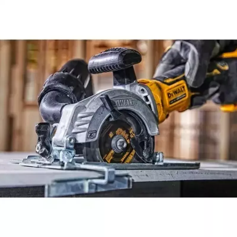 Circular Saw DeWALT DCS691N-XJ