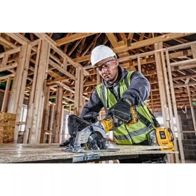 Circular Saw DeWALT DCS691N-XJ