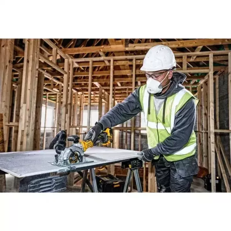 Circular Saw DeWALT DCS691N-XJ