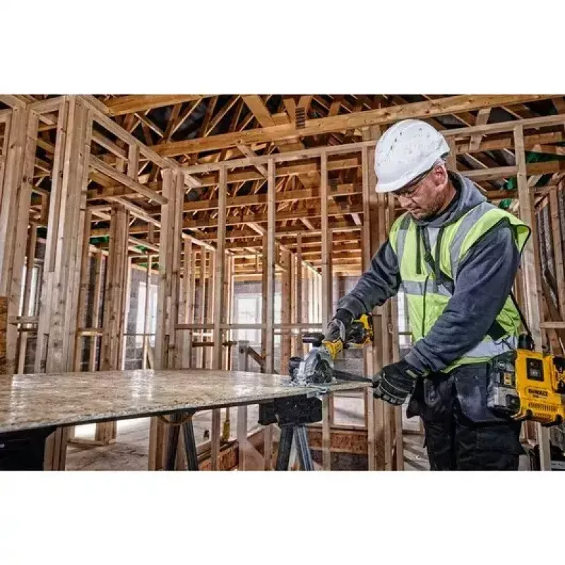Circular Saw DeWALT DCS691N-XJ